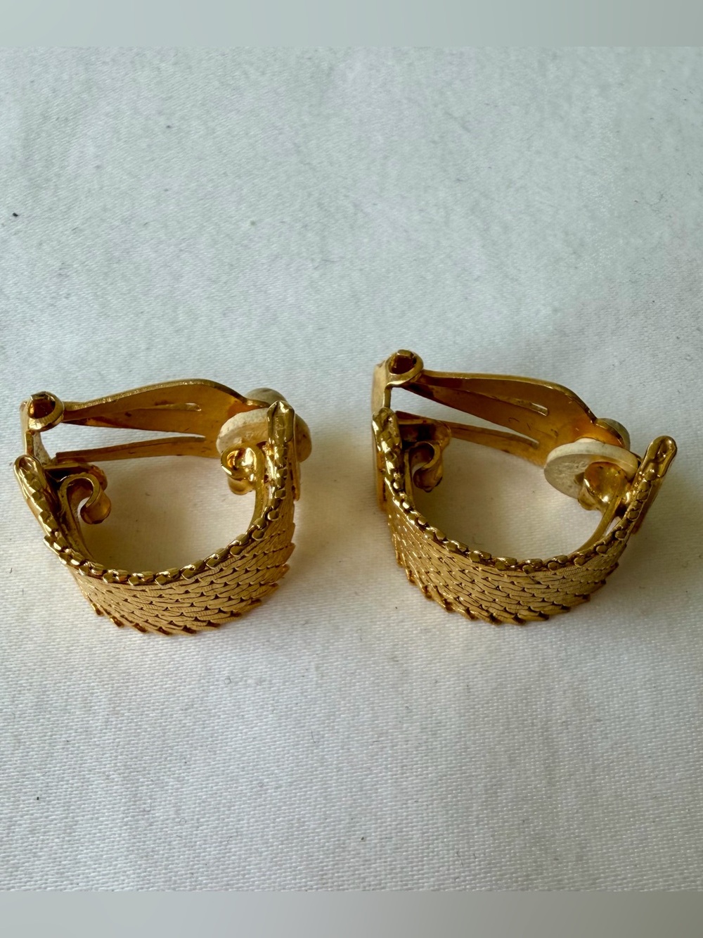 Vintage Gold-Tone Textured Dangle Clip-On Earrings W/ Flower Design